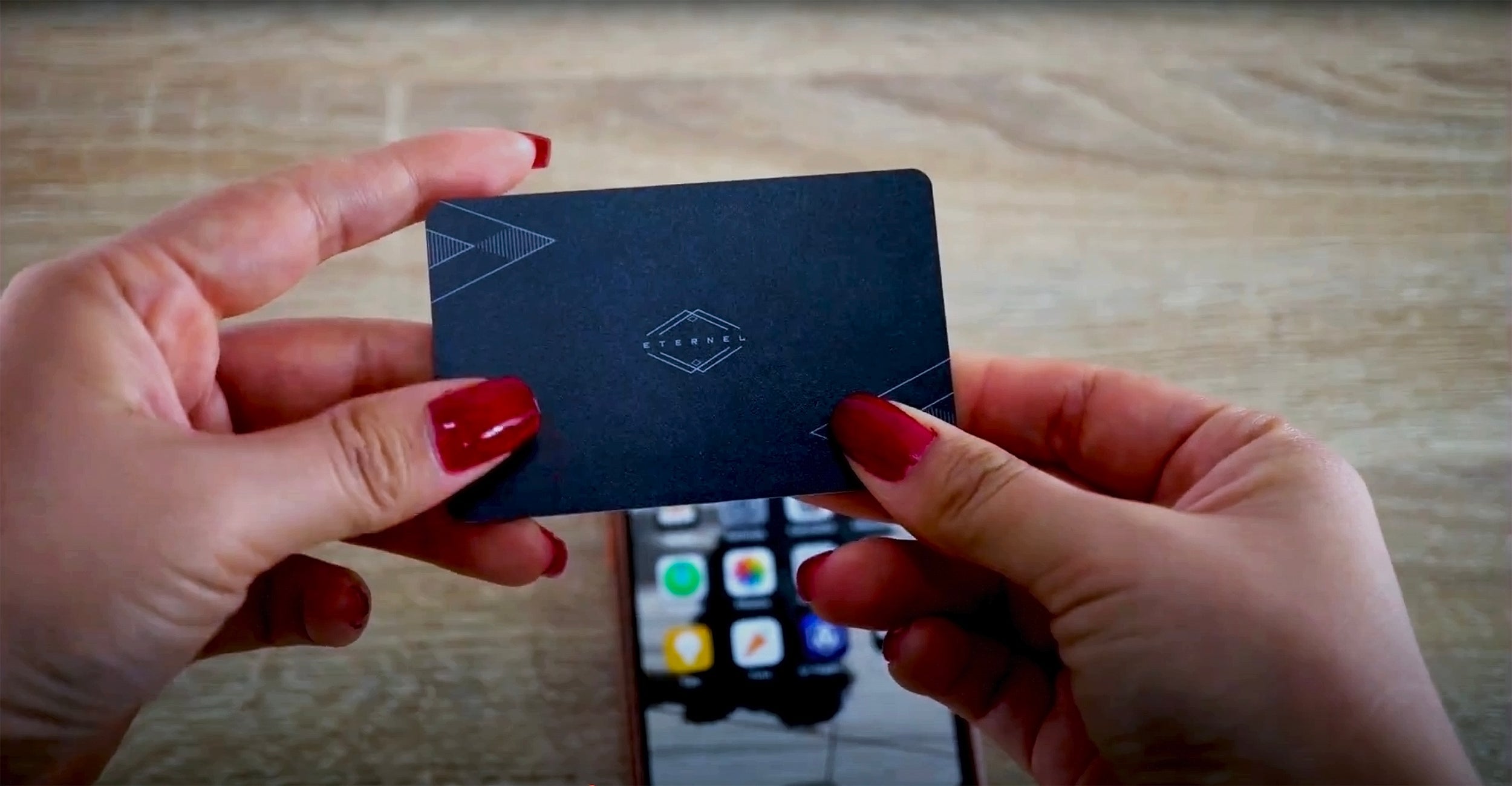 Carte de localisation ETERNEL : le guide vidéo pour une installation facile avec Apple Find My