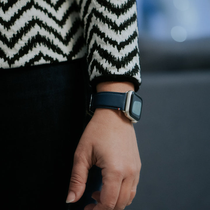 Aquarelle - Apple Watch Armband aus Leder, kleine Größe Marine 46 / 49 mm