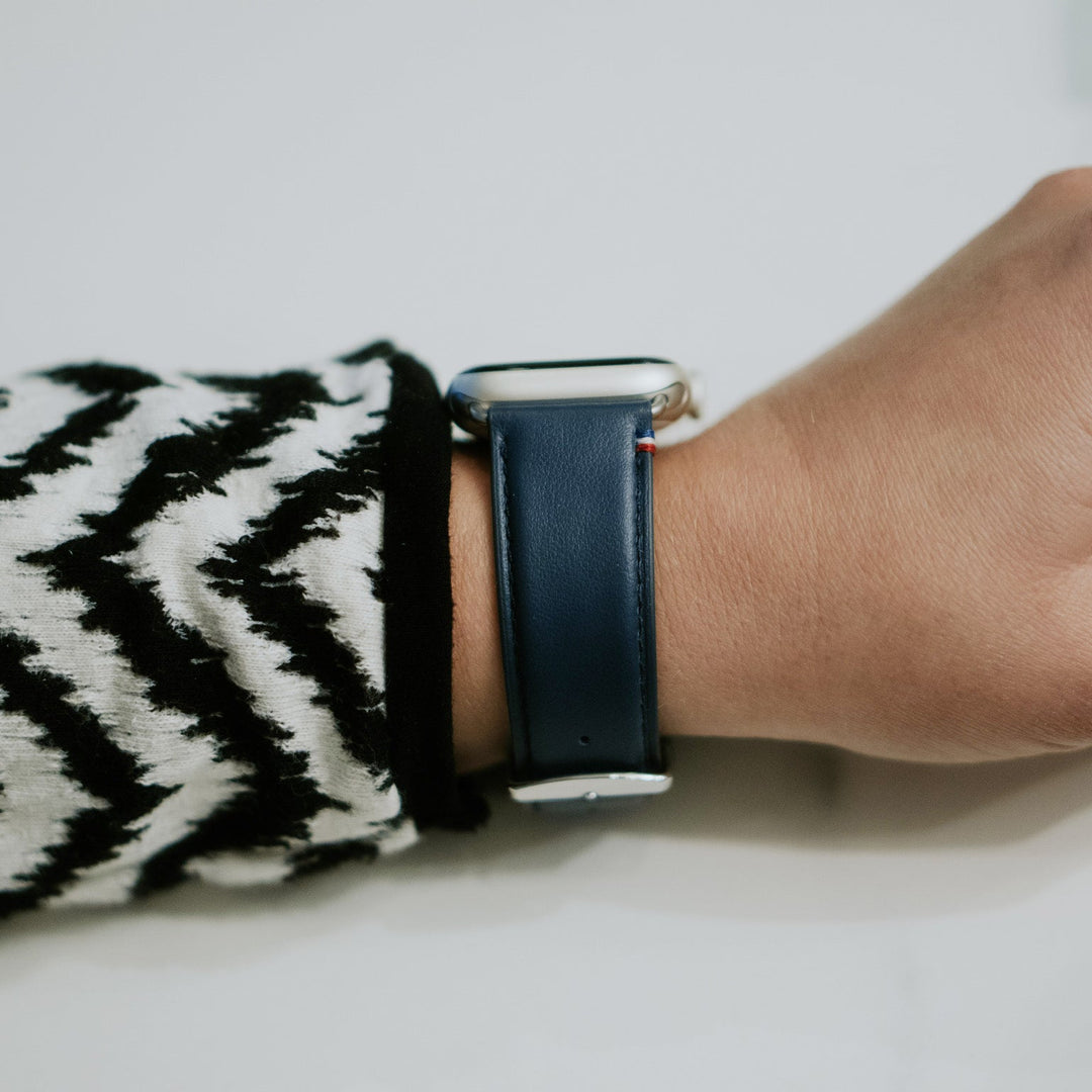 Aquarelle - Apple Watch Armband aus Leder, kleine Größe Marine 46 / 49 mm