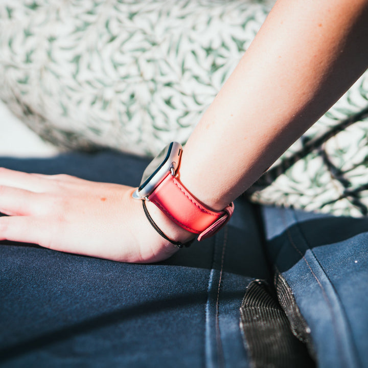 Aquarelle - Apple Watch Armband aus Leder, kleine Größe Koralle 46 / 49 mm