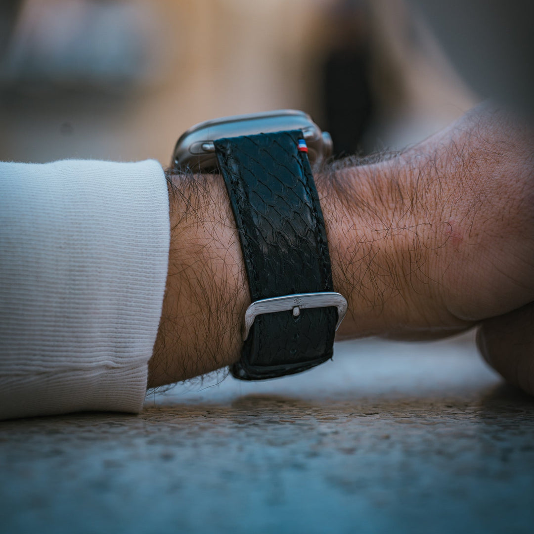 Odyssee - Upgecyceltes französisches Meeresleder - Apple Watch Armband Obsidian 42 mm